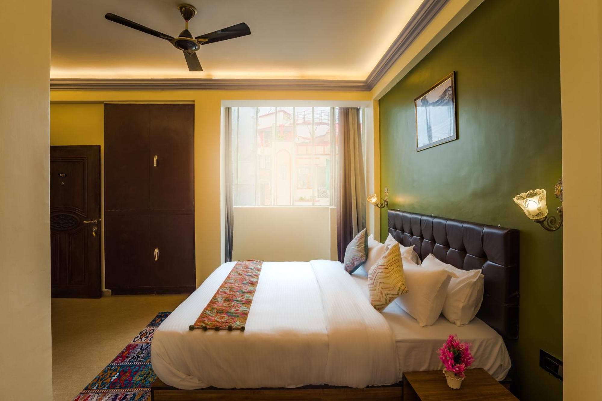 Tripli Hotels Silver Shine Varanasi Exterior foto