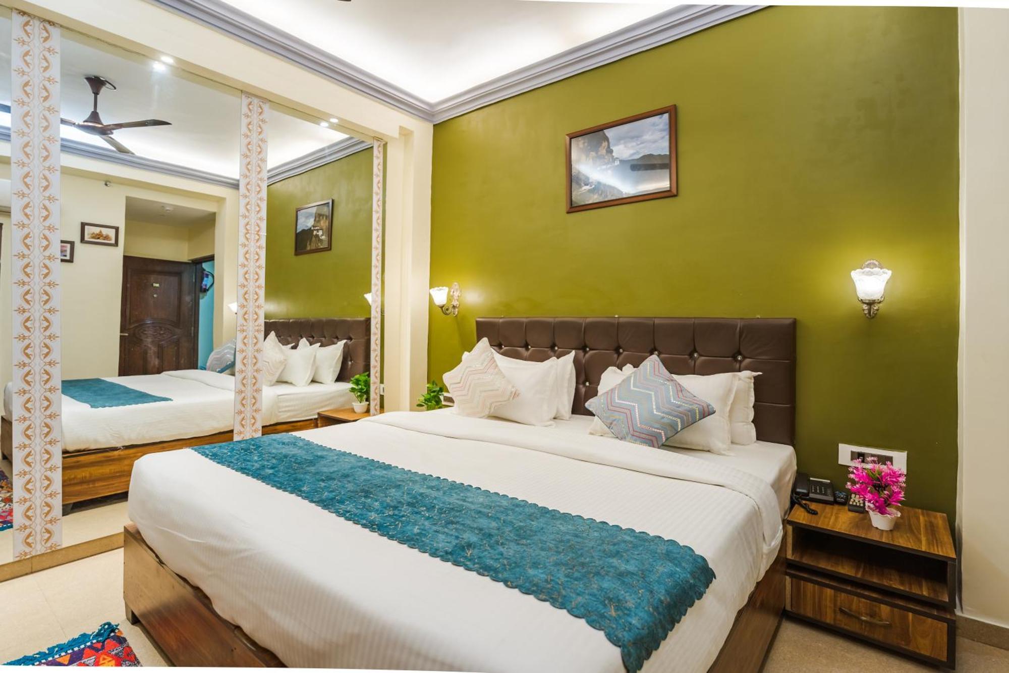 Tripli Hotels Silver Shine Varanasi Exterior foto