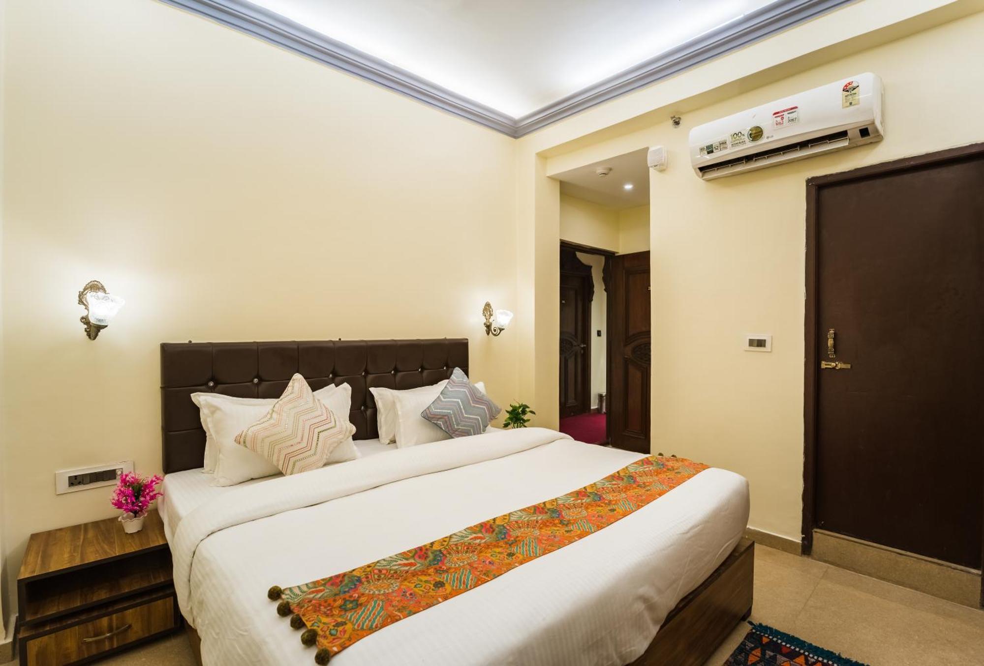 Tripli Hotels Silver Shine Varanasi Exterior foto
