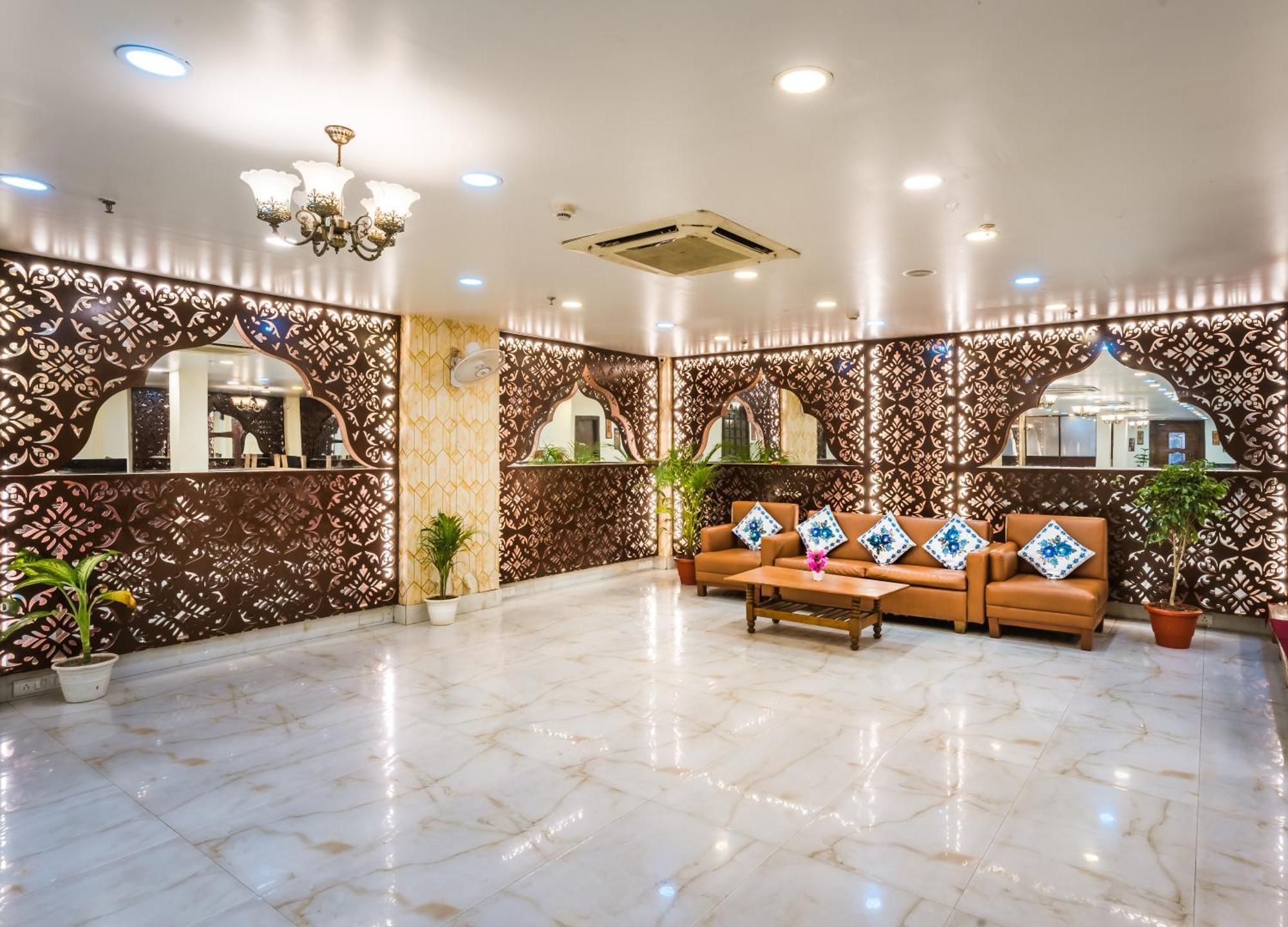 Tripli Hotels Silver Shine Varanasi Exterior foto
